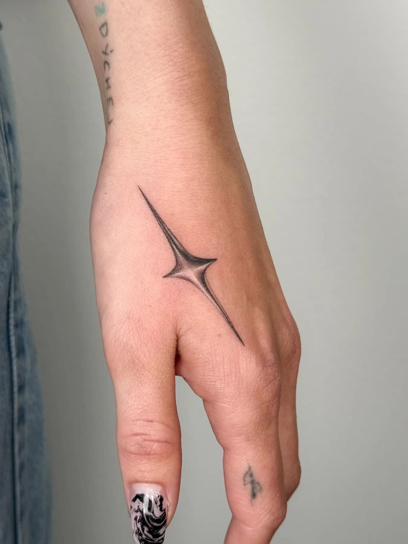 Tattoo by Nisa, fine line