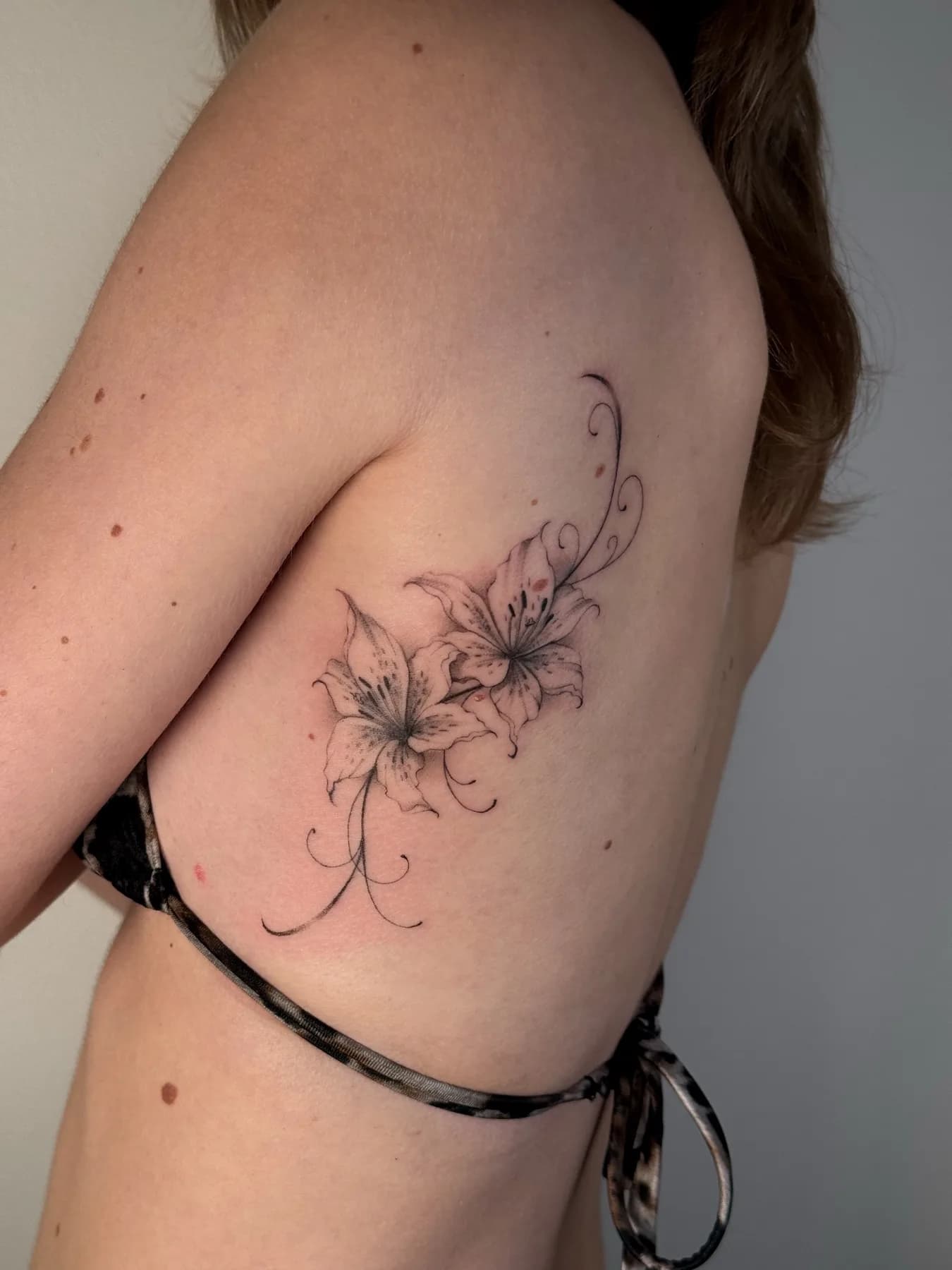 Tattoo by Nisa, fine line